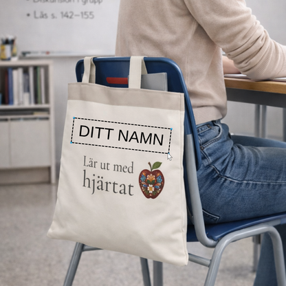 Personlig tygpåse till lärare med namn – lär ut med hjärtat present