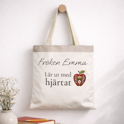 Personlig tygpåse till lärare med namn – lär ut med hjärtat present