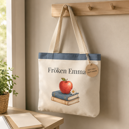 Personlig tygpåse till lärare med namn – klassisk present med äpple & böcker