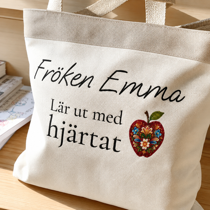Personlig tygpåse till lärare med namn – lär ut med hjärtat present