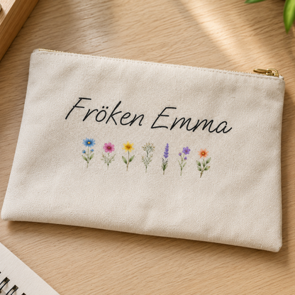 Personligt pennskrin – [Namn] med blommor