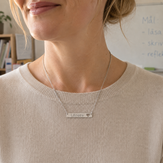 Fröken - Halsband med utskuren hjärtform (gravyr)