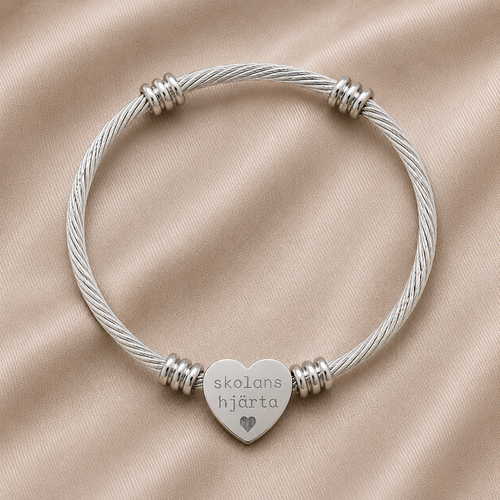 Skolans hjärta - Graverat armband med hjärtberlock