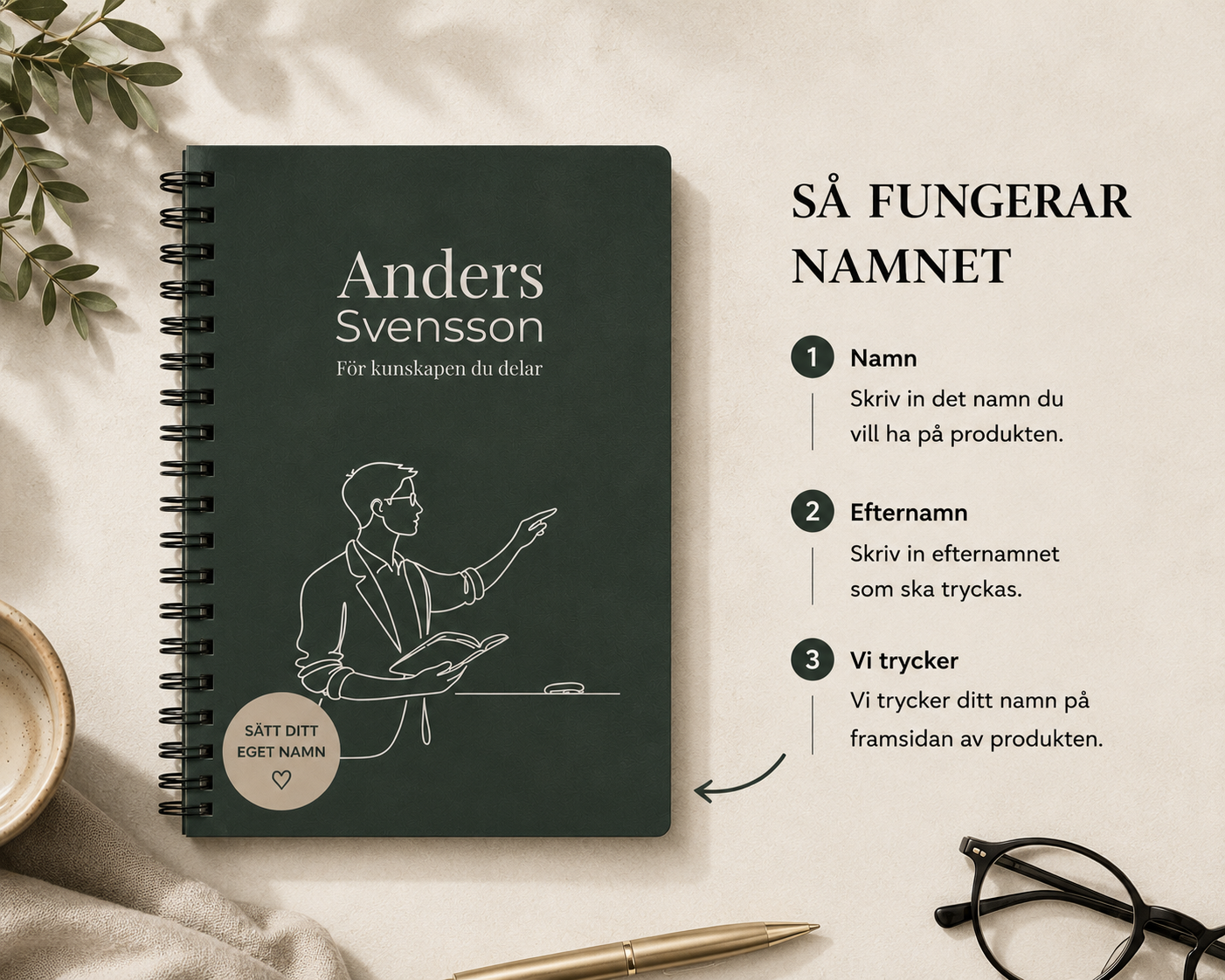 Förklaringsbild för personlig anteckningsbok till lärare där kunden skriver eget namn på produkten